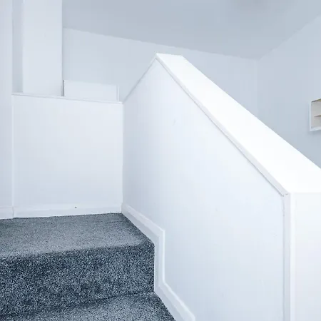 The Pendleton, Salford, 3-bed Apartment, Free Parking, 3 Mins To By Kammili مانشستر