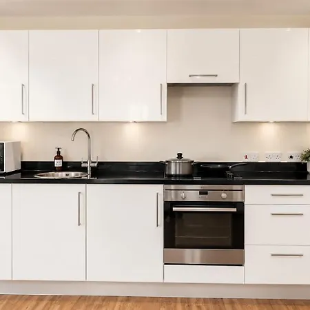 Apartmán Modern 2-bed Living With Private Balcony *