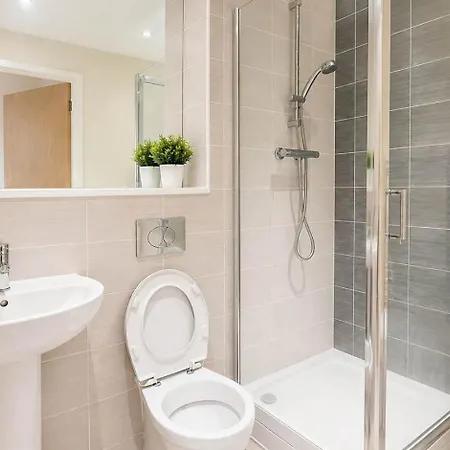 Apartmán Modern 2-bed Living With Private Balcony *