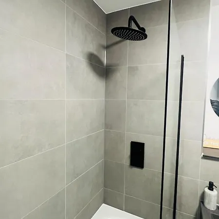 Apartmán Sleeps 3 - Garden And Parking - Near Old Trafford