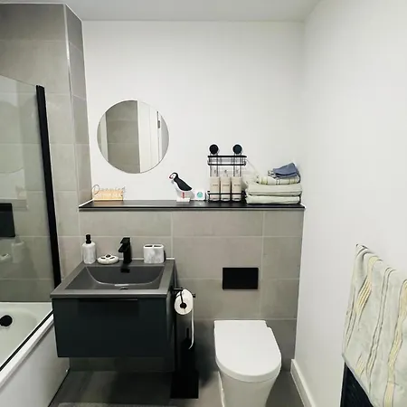 Apartmán Sleeps 3 - Garden And Parking - Near Old Trafford Manchester