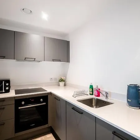 Skyline Views & Stylish 2bed, 2bath Retreat Apartmán