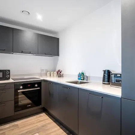 Stylish Two Bedroom Two Bathroom شقة