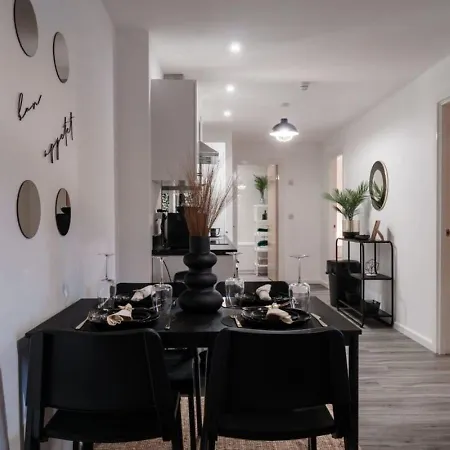 2 Bed With Wifi - Sleeps 4 * Manchester