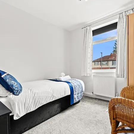 Apartman Modern & Spacious 4-bedroom In Crumpsall *