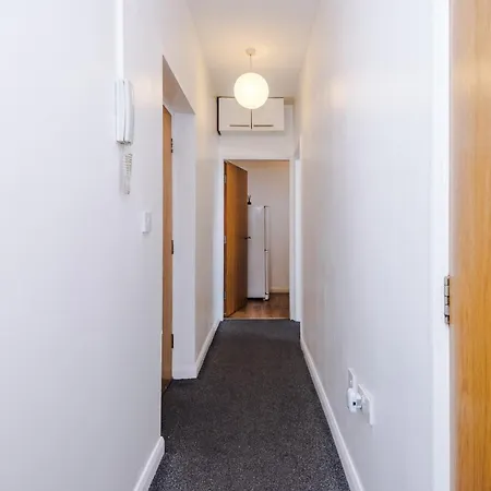 The Pendleton, Salford, 3-bed Apartment, Free Parking, 3 Mins To By Kammili مانشستر