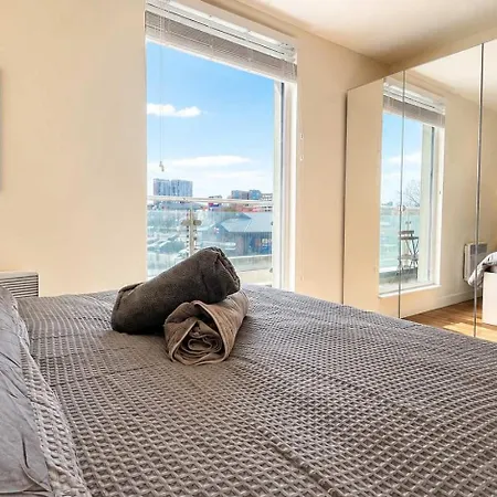Modern 2-bed Living With Private Balcony * Manchester