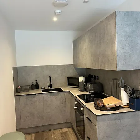 Luxury 1 Bedroom Apartment, Salford, *
