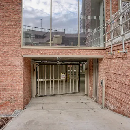Trafford Garden Retreat With Free Car Park *