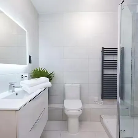 Near Old Trafford - Parking - Wifi - Sleeps 5 شقة مانشستر