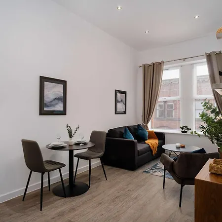 Spacious & Modern 1bed Nr Etihad Stadium شقة *