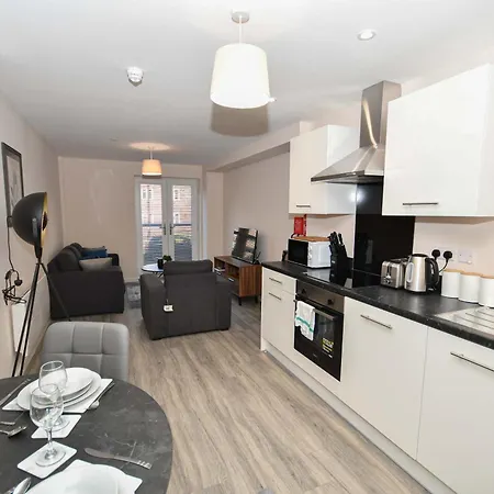 Bright & Spacious 2 Bed In