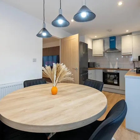 Apartmán Spacious 3br With Driveway | *