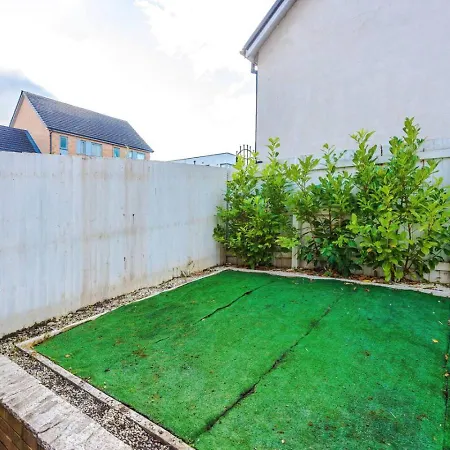 Salford 4 Bed House - Free Parking - Sleeps 7 Μάντσεστερ