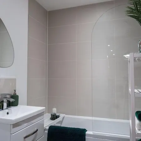 2 Bed With Wifi - Sleeps 4 Apartmán *