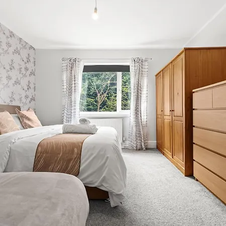 Apartman Modern & Spacious 4-bedroom In Crumpsall Manchester