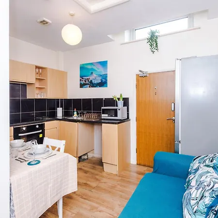 The Pendleton, Salford, 3-bed Apartment, Free Parking, 3 Mins To By Kammili مانشستر
