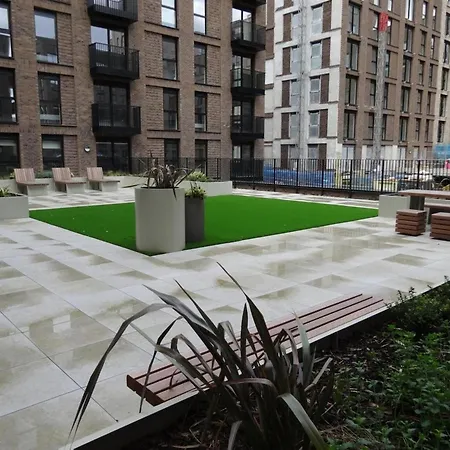 Apartamento Sleeps 3 - Garden And Parking - Near Old Trafford Manchester