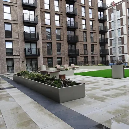 Sleeps 3 - Garden And Parking - Near Old Trafford *