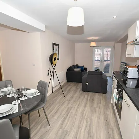 Bright & Spacious 2 Bed In