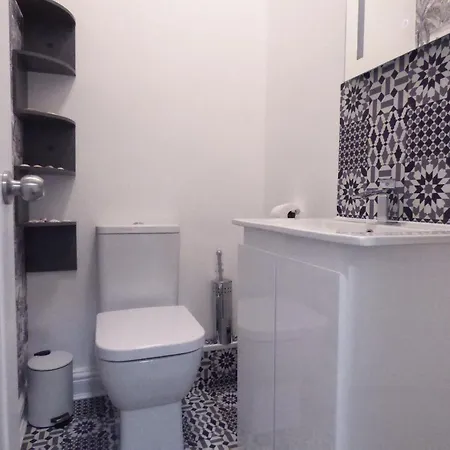 Spacious 4-bed House In Fallowfield Sleeps 8