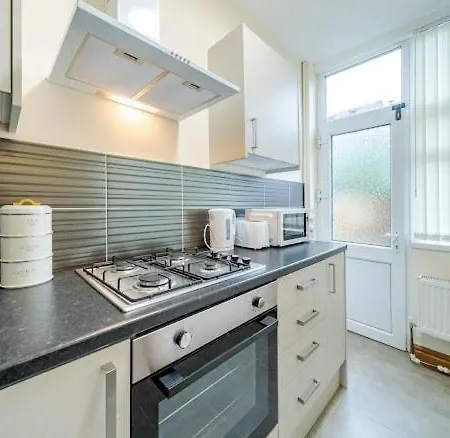 Prestwich Stay 3Br Sleeps 6 Free Parking *
