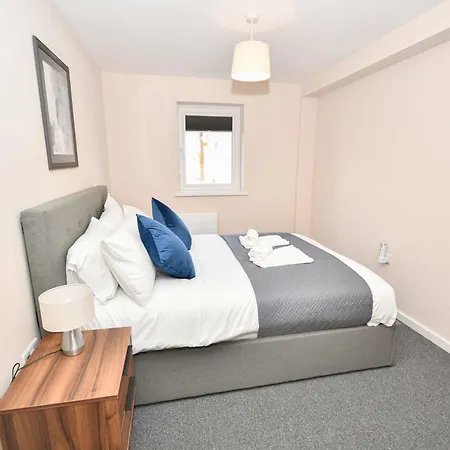 Bright & Spacious 2 Bed In * Manchester