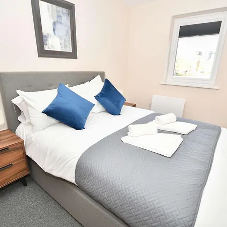 Bright & Spacious 2 Bed In