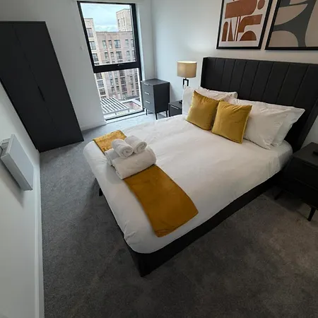 Spacious 2 Bedroom With Balcony Near Mediacity Uk