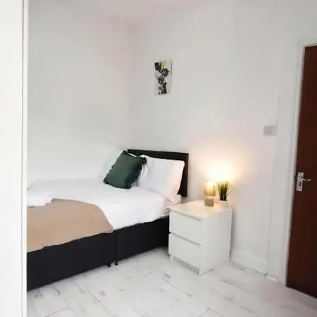 Apartmán Spacious 4-bed House In Fallowfield Sleeps 8 *