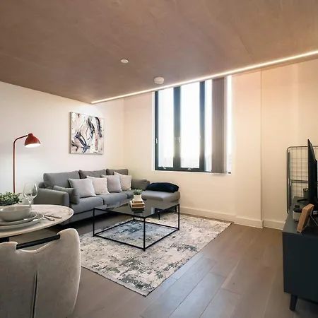 Stunning 2 Bed W Views Apartmán