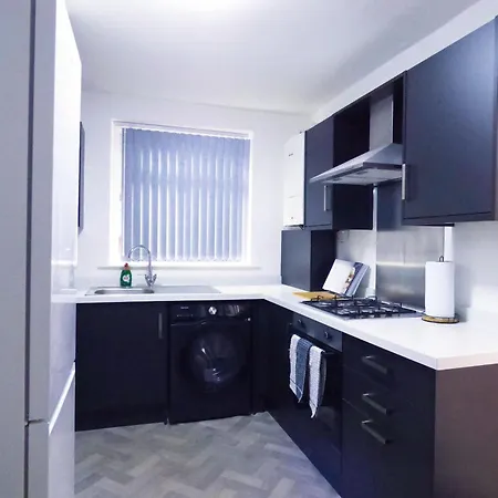 Spacious 4-bed House In Fallowfield Sleeps 8 * Manchester
