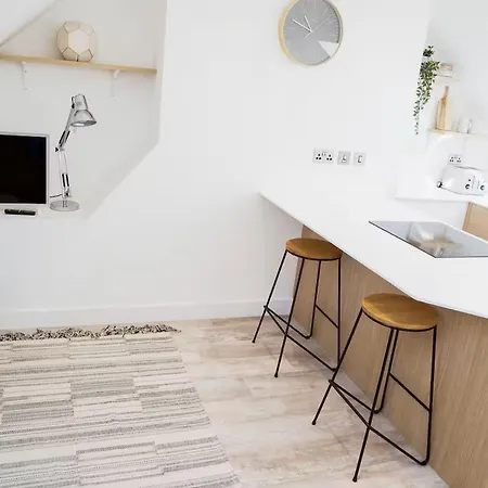 Heatons Retreat - Modern One Bedroom Manchester