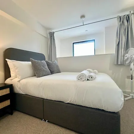 Cute 1 Bed Duplex With Balcony Manchester