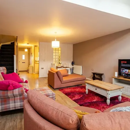 Lägenhet 3-bed Salford Home, Free Parking & Wi-fi Manchester