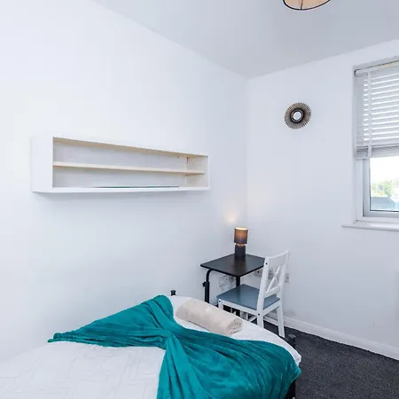 The Pendleton, Salford, 3-bed Apartment, Free Parking, 3 Mins To By Kammili شقة *