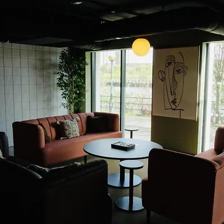 Sleeps 3 - Garden And Parking - Near Old Trafford Apartmán