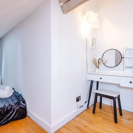 Stylish 1bdr Duplex Loft Piccadilly شقة