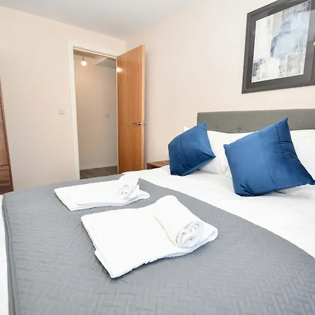 Bright & Spacious 2 Bed In Apartamento