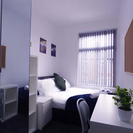 Spacious 4-bed House In Fallowfield Sleeps 8