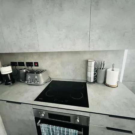 Luxury 1 Bedroom Apartment, Salford, *