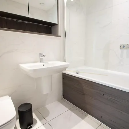 Sleek Modern In The Heart Of Salford مانشستر