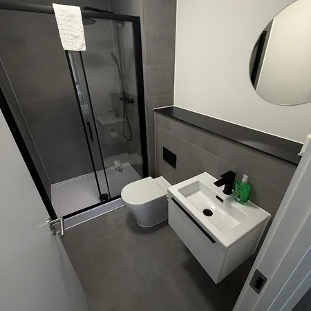 Spacious 2 Bedroom With Balcony Near Mediacity Uk