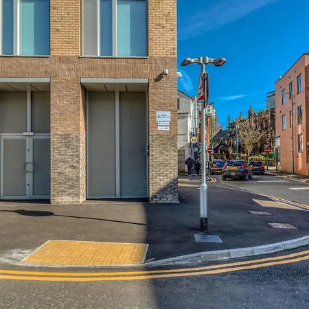 View - Free Parking - Near Salford Royal شقة *
