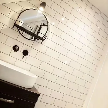 Heatons Retreat - Modern One Bedroom