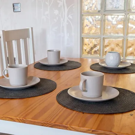 3-bed Salford Home, Free Parking & Wi-fi * Manchester