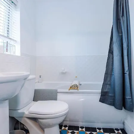 Salford 4 Bed House - Free Parking - Sleeps 7 Διαμέρισμα Μάντσεστερ