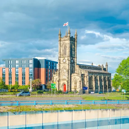 The Pendleton, Salford, 3-bed Apartment, Free Parking, 3 Mins To By Kammili *