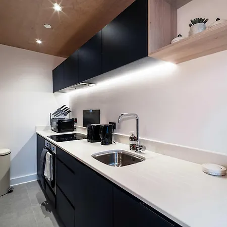 Stunning 2 Bed W Views Διαμέρισμα