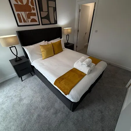 Spacious 2 Bedroom With Balcony Near Mediacity Uk * مانشستر